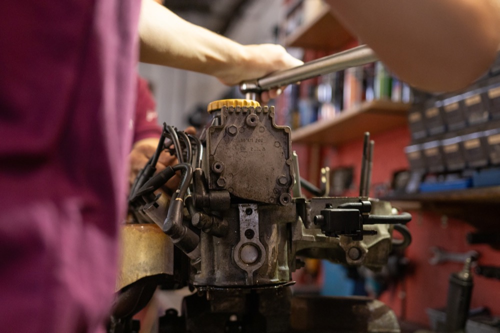 Bild von der Wartung eines Motors